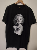 camiseta negra tipo vestido Marilyn Monroe