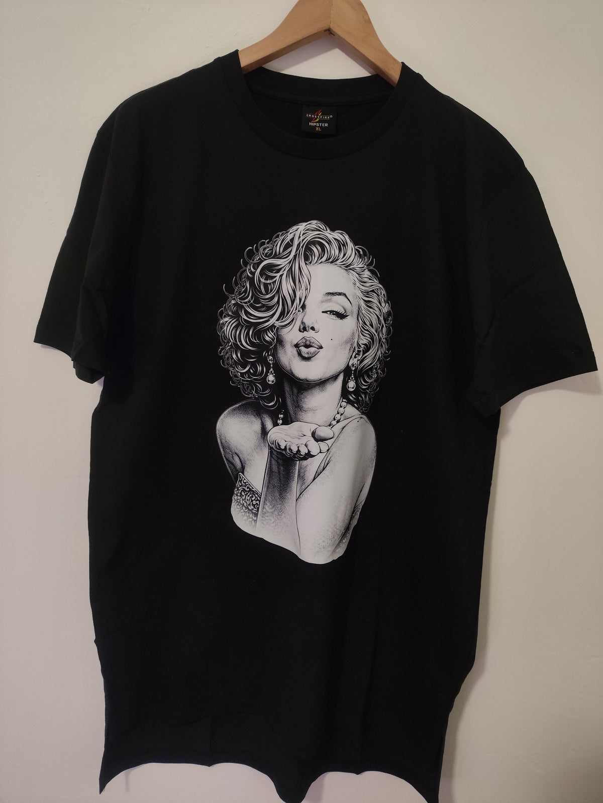 camiseta negra tipo vestido Marilyn Monroe