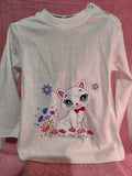 camiseta blanca manga larga con gata blanca