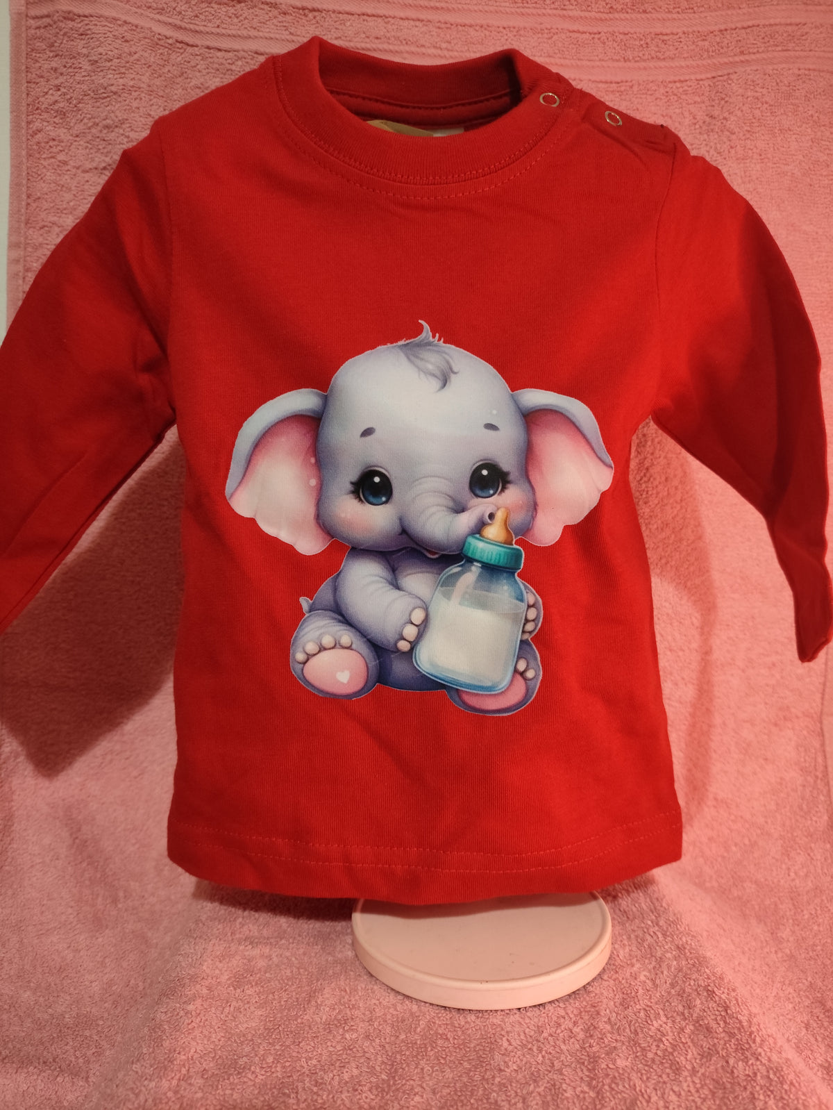 camiseta roja manga larga con elefantito con biberón